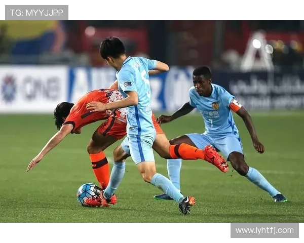 杭州足球队防守策略揭秘：如何在比赛中构建坚固防线与战术配合